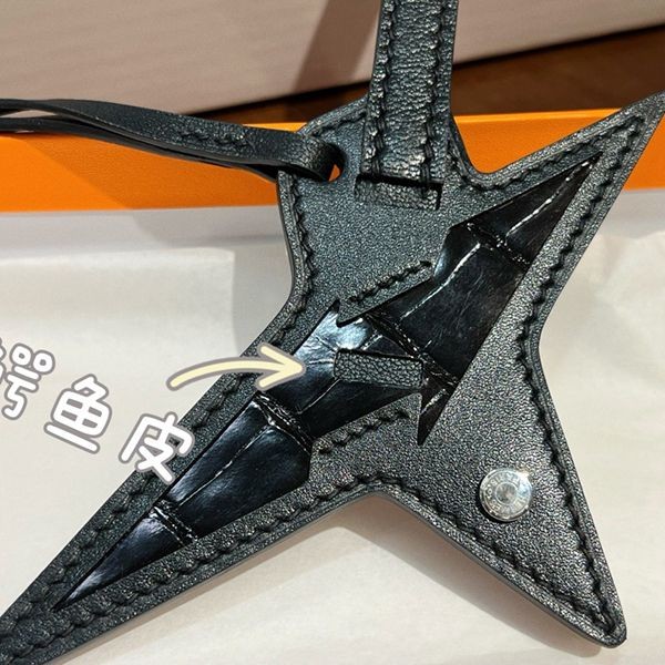 ステンレススチールのギターピック付きエルメスRockチャーム コピー erj09434